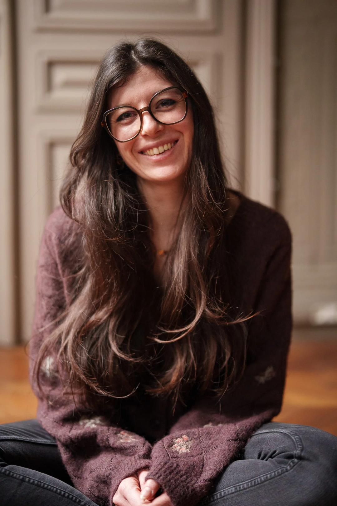 Lou Sonsino, photographe et doula, souriante